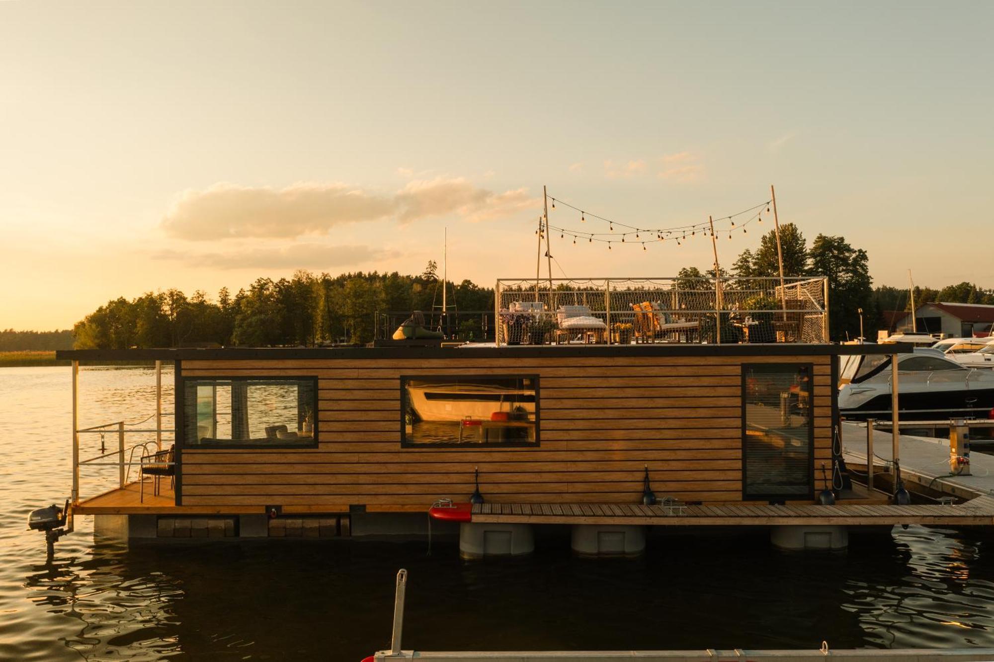 Domek Na Wodzie - Houseboat -Sauna, Taras Na Dachu, Dwie Sypialnie Mikołajki Exteriör bild