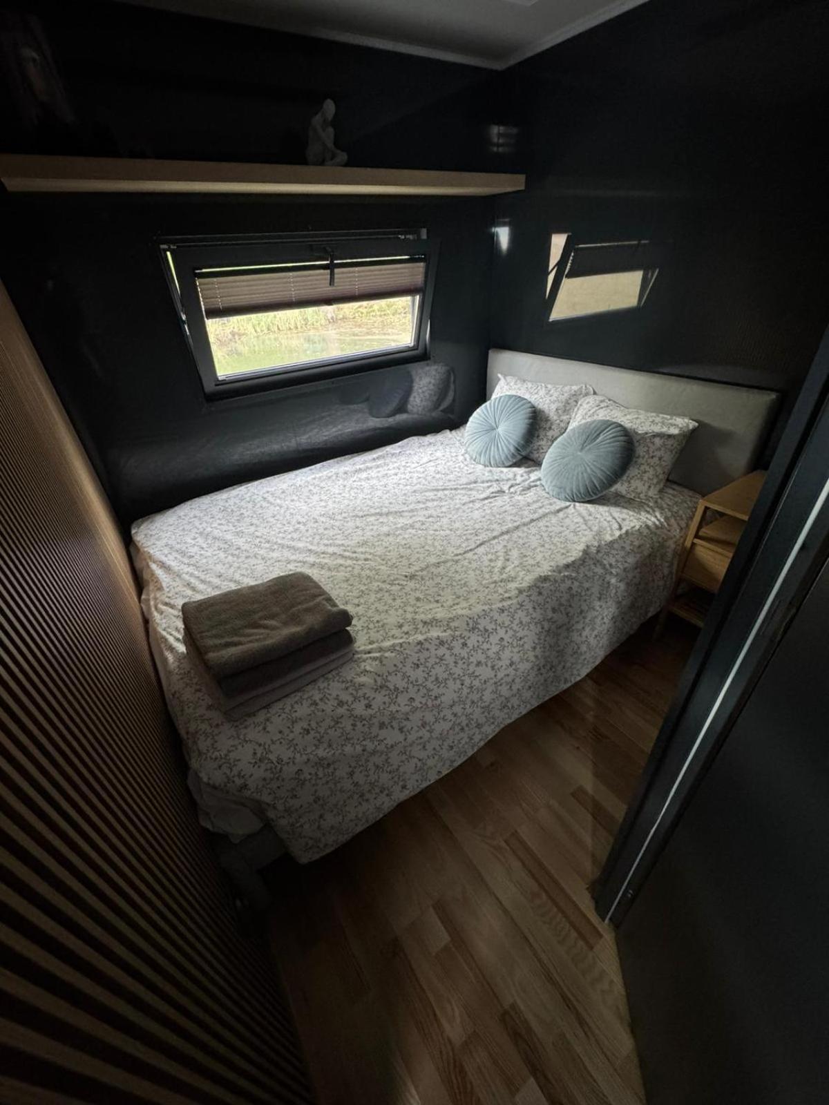 Domek Na Wodzie - Houseboat -Sauna, Taras Na Dachu, Dwie Sypialnie Mikołajki Exteriör bild