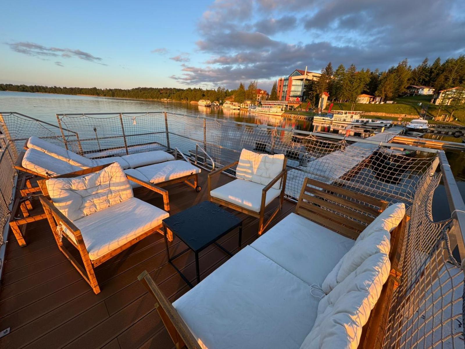 Domek Na Wodzie - Houseboat -Sauna, Taras Na Dachu, Dwie Sypialnie Mikołajki Exteriör bild