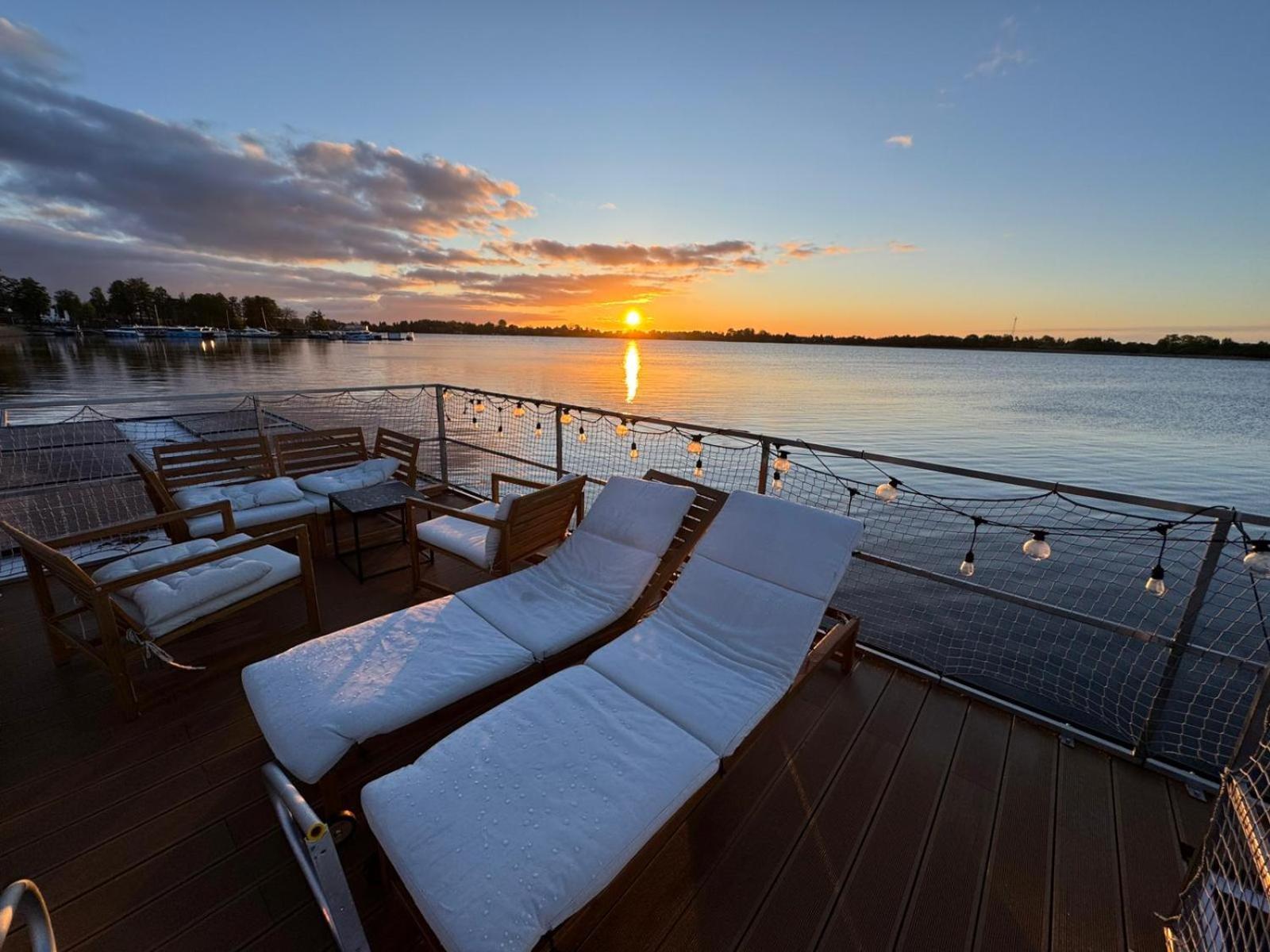 Domek Na Wodzie - Houseboat -Sauna, Taras Na Dachu, Dwie Sypialnie Mikołajki Exteriör bild