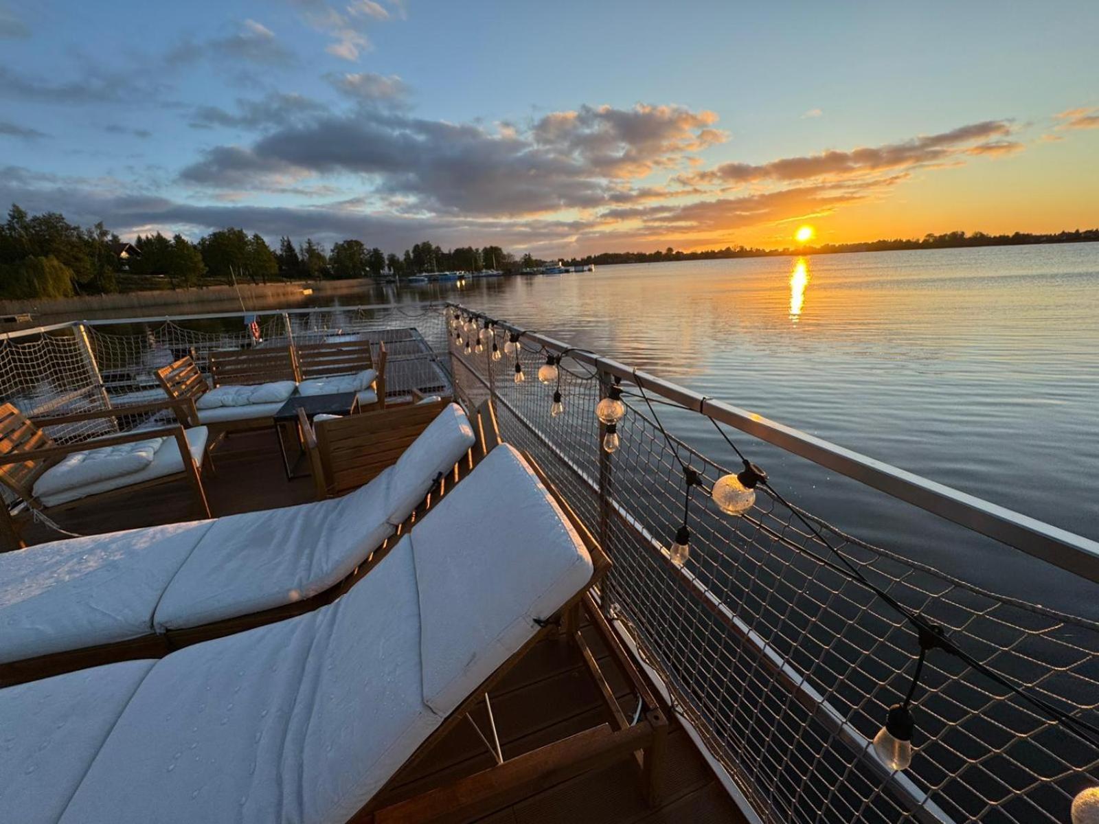 Domek Na Wodzie - Houseboat -Sauna, Taras Na Dachu, Dwie Sypialnie Mikołajki Exteriör bild